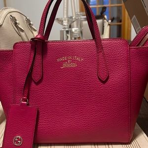 Preloved Auth Gucci hot pink soft pebble leather 2 way purse